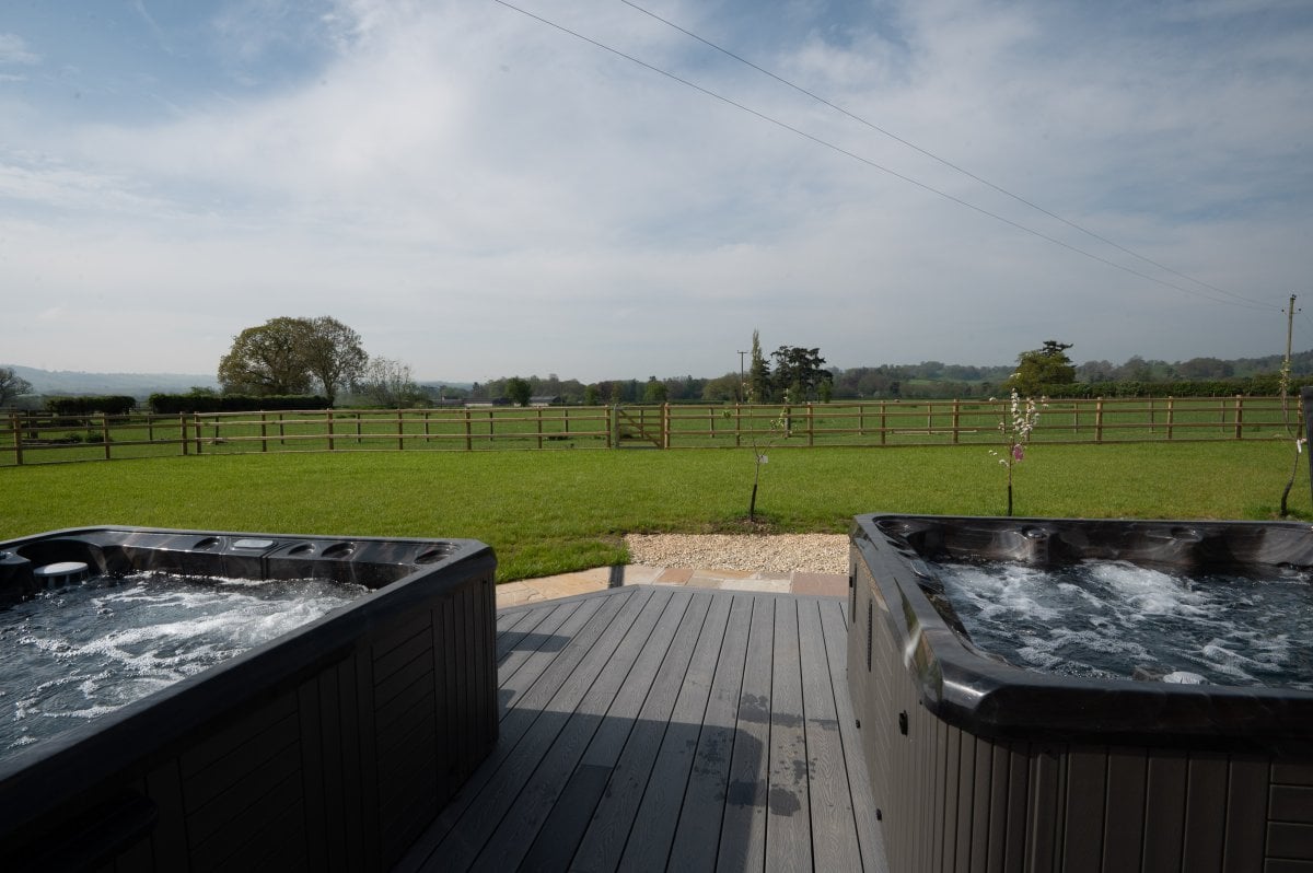 Old Cider Press Barn - a pair of hot tubs